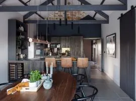 Unique 6 star interior designed cottage - Bridge Cottage
