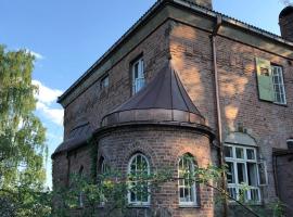 Small castle from 1915，位于Kalvøya的酒店
