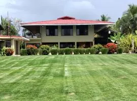 Casa Canadiense