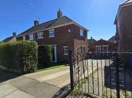 Kabaka - Comfy Birley 3 Bedroom Home