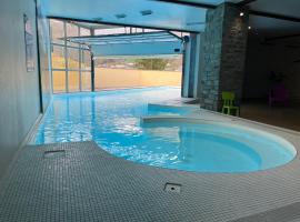 Appartement 2-4 personnes avec 1 chambre - Résidence les 100 lacs à Cauterets avec balcon et piscine chauffée，位于科特雷的酒店