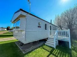 Great 6 Berth Caravan With Decking At Manor Park In Hunstanton Ref 23017B
