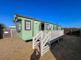 6 Berth Dog Friendly Caravan In Hunstanton, Minutes From The Beach Ref 13013L