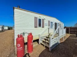 6 Berth Caravan By The Beach In Hunstanton In Norfolk, Pets Welcome Ref 13009L