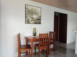 Casa Palmera, Nuevo Arenal, Costa Rica，位于Tilarán的酒店