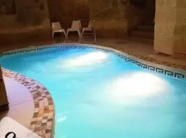 Ta Majsi with indoor pool