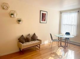 Stunning, Spacious House in Brooklyn, NYC!，位于布鲁克林的酒店