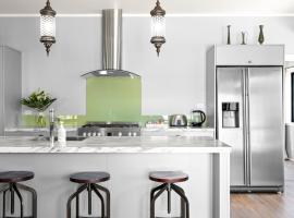 Central Family Home 5 min to CBD!