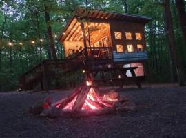 Glamping at Deer Camp，位于Dunlap的酒店