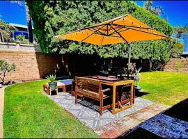 Pet-Friendly Beach Home with Fenced Yard，位于亨廷顿海滩的别墅