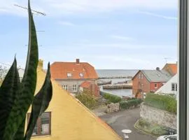 Harborside Apartment With Terrace Bike Shed