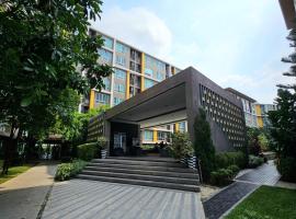 D Condo Bangsaen ตึกC "จอดรถได้1คัน"，位于Ban Rong Khoei的酒店