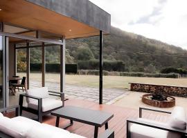 Woodbridge Hill Country Escape，位于Woodbridge的酒店