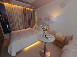 Dongseongro DSR&U Hotel room