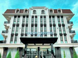Saroy Gardens Hotel，位于费尔干纳的酒店