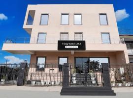 Super Townhouse Taj Nagri Basai Formerly Royal Empire，位于Tājganj的酒店