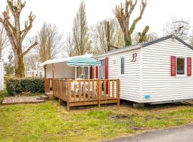 Mobilhome - piscines - terrasse，位于Angles的酒店