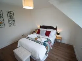Spacious 3 Bed Terrace with Large Kitchen Diner