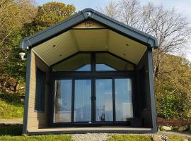 POD4 Family Glamping with seaview & Wi-Fi，位于Llwyngwril的酒店