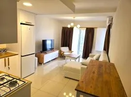 Centrally Located Apartment with Hotel-Style Privileges