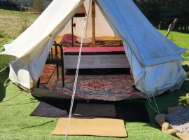 Beheiztes Tipi Zelt Luftbett Camping Winter Schl&uuml;chtern Hessen Main-Kinzig，位于施吕希滕的露营地
