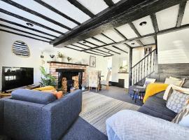 Leaf Tree Cottage, close to Coast, Lakes and Fells，位于Camerton的酒店