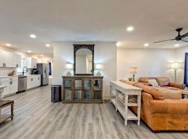Serene Cottage with Remodeled Interior and Gorgeous Pastures Views in Georgia，位于Shirley Grove的酒店