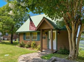 Magnific Secluded Cabin with Hot-tub in Mentone, Alabama，位于Mentone的酒店