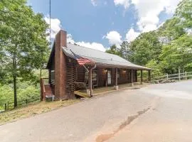 Wooden Cabin with Hot-Tub and Pool Table in Demorest, Georgia
