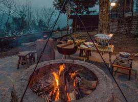 椿湫·半山浮云休闲度假民宿，位于崇州的酒店