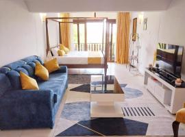 Diani Beachfront Studio with pool，位于Galu的酒店