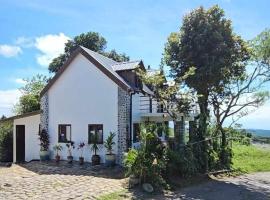 English Cottage House Tagaytay，位于Calaca的酒店