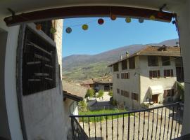 Appartamento Trentino I，位于科马诺的酒店