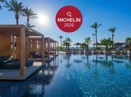 Ammades All Suites Beach Hotel & Spa - Adults Only，位于法里拉基的带按摩浴缸的酒店