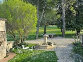 Domaine familial avec grand parc et piscine