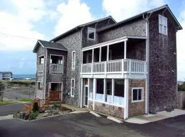Incredible Beach House with Stunning Views in Newport, Oregon