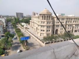 Royal Park - Hotels & Resorts，位于加济阿巴德的酒店