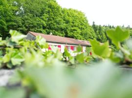 Le Bois Des Fées，位于Les Martys的酒店