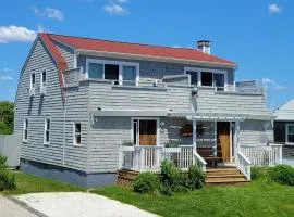 2 Bedroom Matunuck Beach House, 1 Block from Ocean