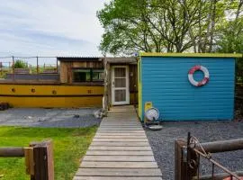 Swallowfield Glamping-Unsinkable