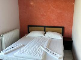 La virajul trei，位于Buda的酒店