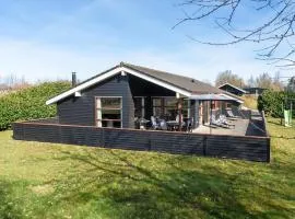 Beautiful Home In Juelsminde With Sauna