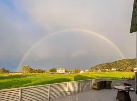 3 Bedroom Cozy Apartment In Myklebost