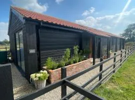 The Old Potting Shed - 2 bed cottage with hot tub