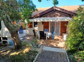 Villa Capbreton proche plage résidence avec piscine，位于卡布勒通的酒店