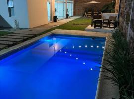 Berl&iacute;n Hub, -Zona Centro-, Alojamiento con Pileta，位于雷西斯膝西亚的宠物友好酒店