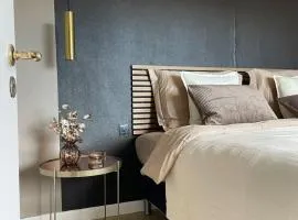 Stor lys lejlighed på 100 kvm, central beliggenhed