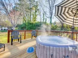 18 Mi to Downtown Atlanta Quiet Home with Fire Pit