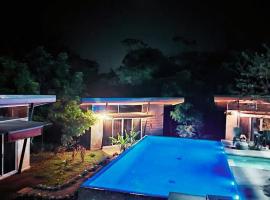 Hotel y Restaurante Colonial Caribe，位于蒙特苏马的酒店