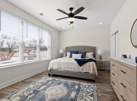 Modern 2BR at The Poplin - Southside Chattanooga，位于查塔努加的酒店
